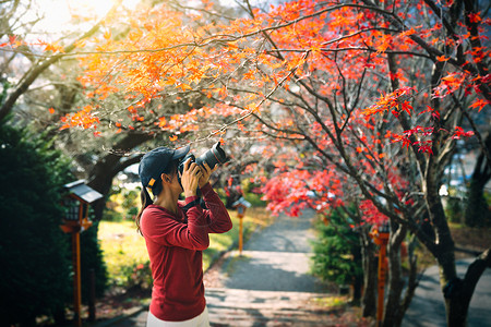 日本女旅行者观光旅游图片