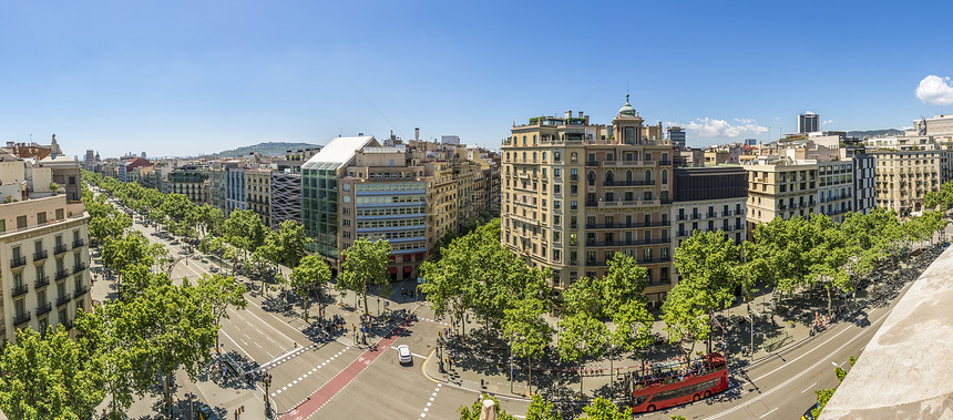西班牙巴塞罗那PasseigdeGracia著名街道全景摄影图片