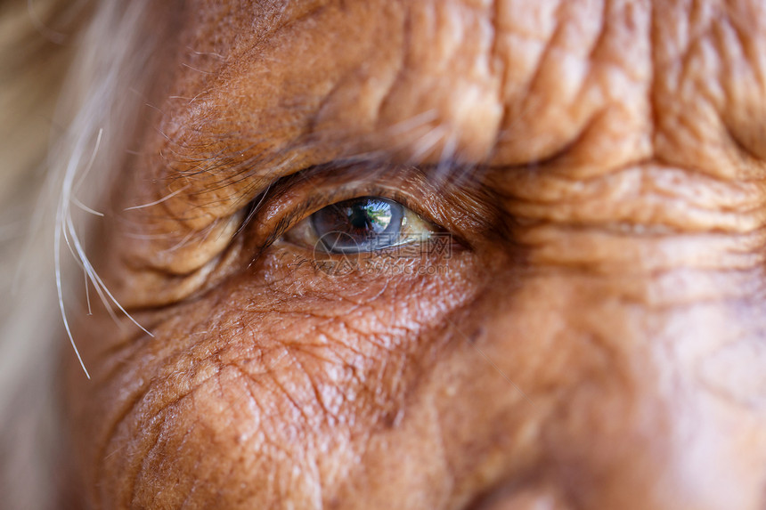 年龄视力和老年人概念亚洲高级女面部图片