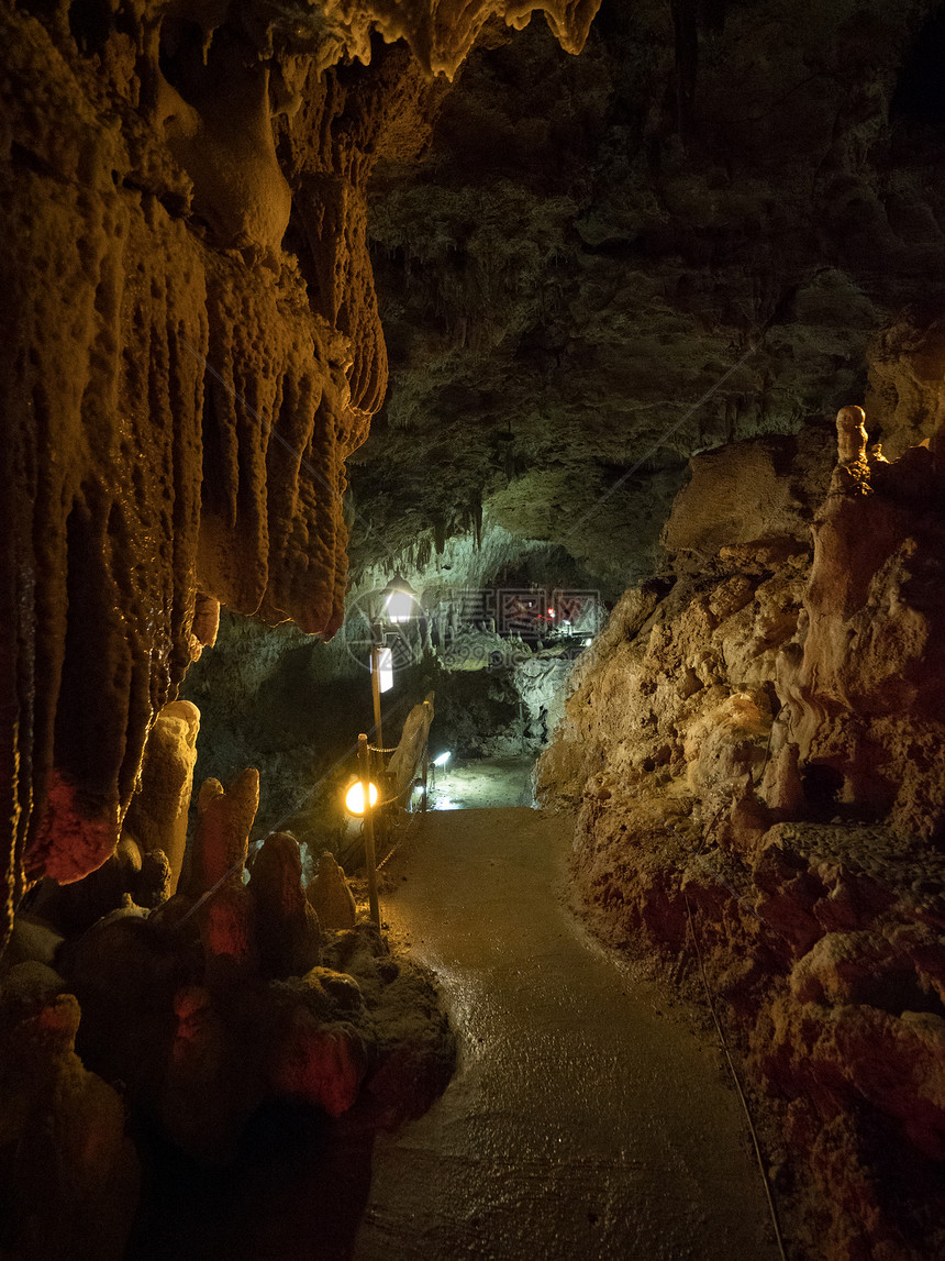 日本的石灰岩洞穴图片