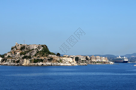 老科孚岛堡垒和巡洋舰夏季图片