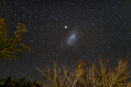 星空和壮丽的麦哲伦云图片