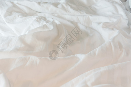 白色的毯子凌乱白色的床单凌乱图片