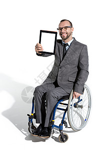 手持数字平板电脑轮椅的年轻残疾青年个图片