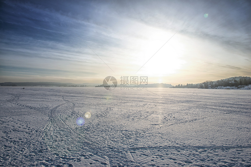 俄罗斯拉多加湖的早晨冬季景观图片