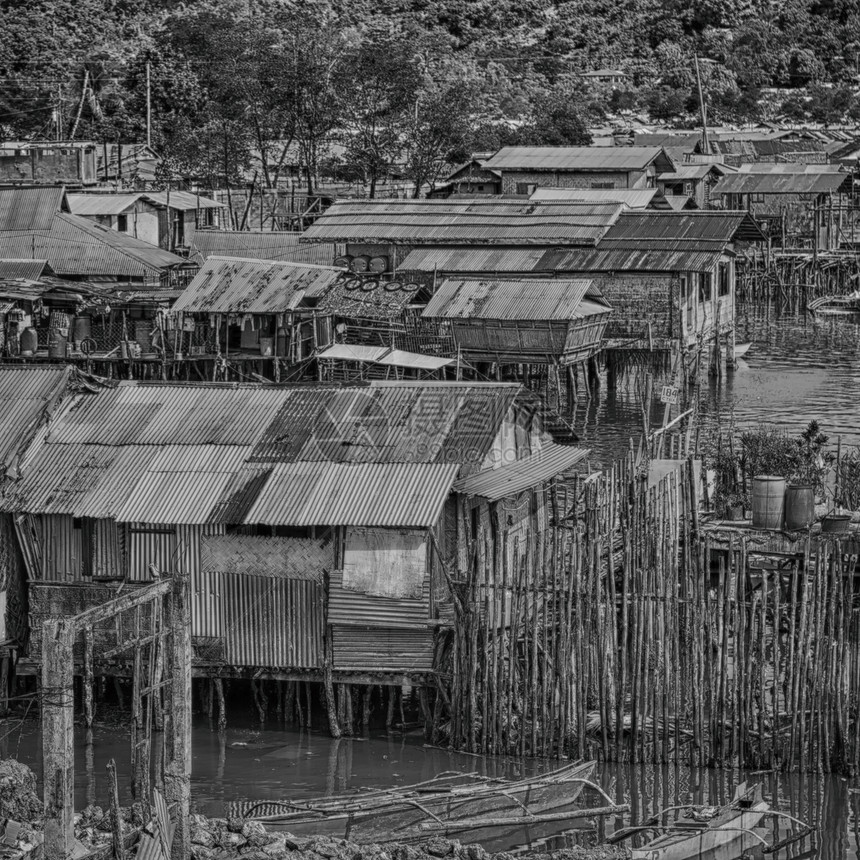 在贫民窟中为穷人建造模糊的Philipppines住房图片