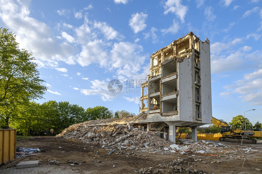 旧建筑被拆除为新建筑铺图片