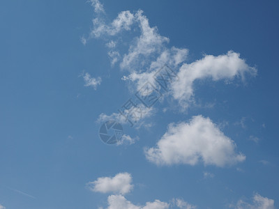 蓝色天空云层作为背景与图片