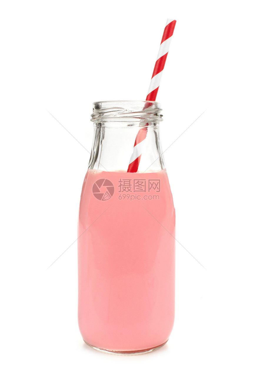 将草莓牛奶和稻草用在一种传统的瓶子中图片