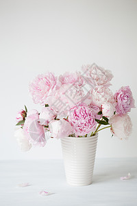 花瓶中美丽的粉图片