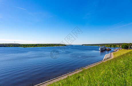 米什金镇附近的俄罗斯伏尔加河长江岸背景图片