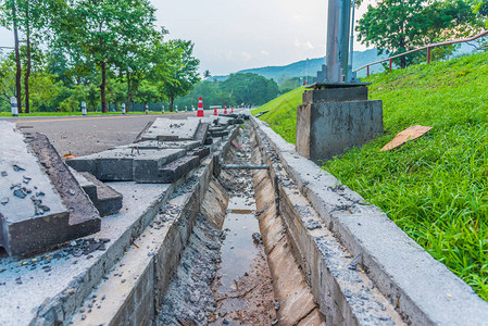 道路修补线附近污水排入图图片