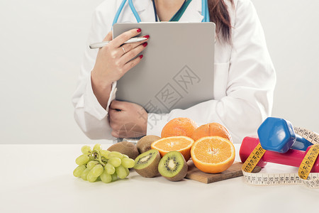 营养师医生用健康水果图片