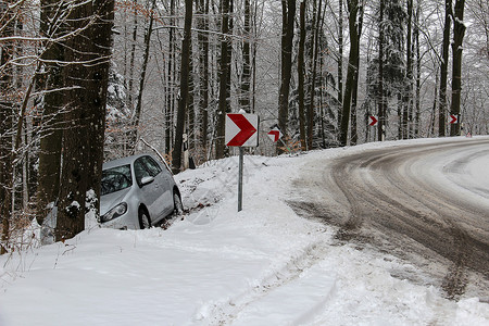冬天路上的事故图片