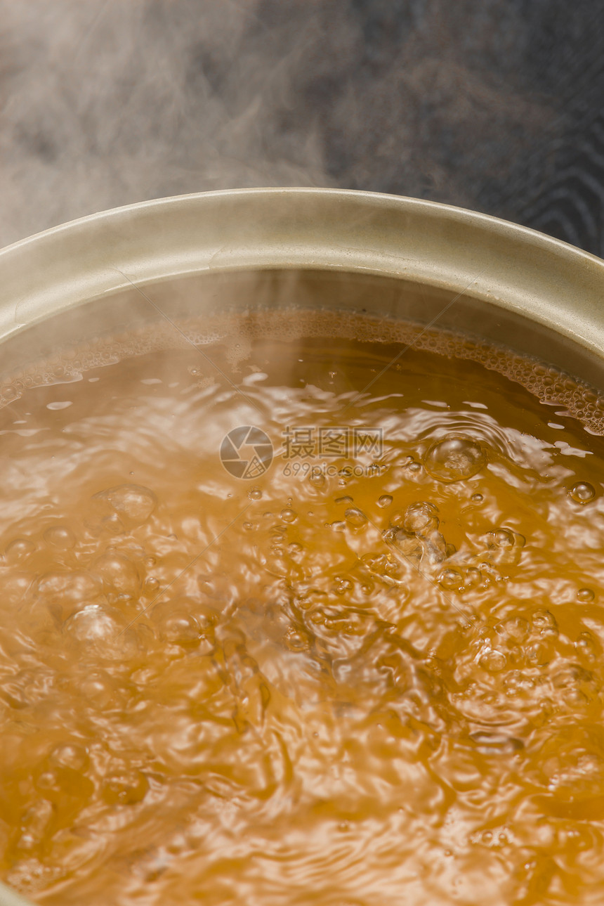 用美味的日本食材制作的火锅料理图片