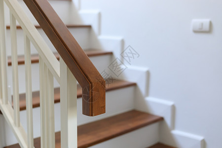 白色现代房屋室内设计楼层梯上的图片