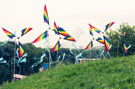 大型彩虹风车纺纱机背景图片