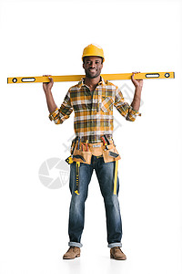 非裔美国建筑工人其肩上用平工具将白色图片
