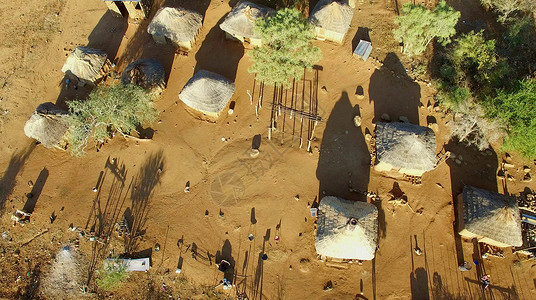 鸟瞰非洲小村庄图片