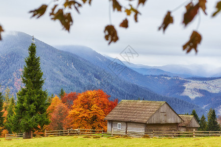 山村多姿彩的秋天风景图片