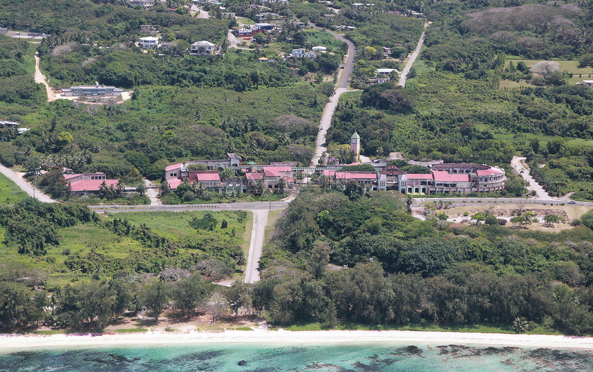 显示塞潘圣罗克PauPau海滩岸线和废弃的LaFiestaMall村和AsMatuis图片