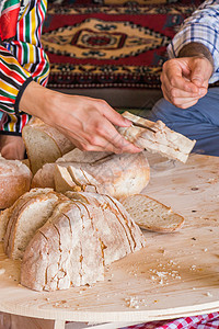 传统的土耳其风格把面包图片