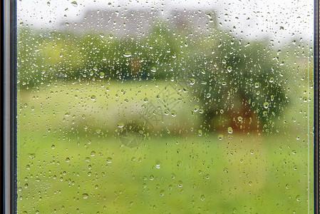 夏季雨后家里的窗图片