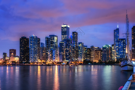 从海军码头观看的芝加哥夜图片