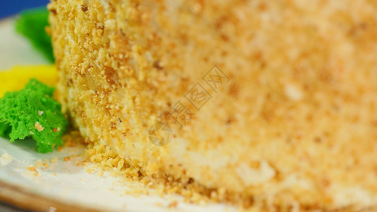 蜂蜜蛋糕的美丽特写用奶油蜜蜂装饰的美丽蜂蜜蛋糕美丽的蜂图片