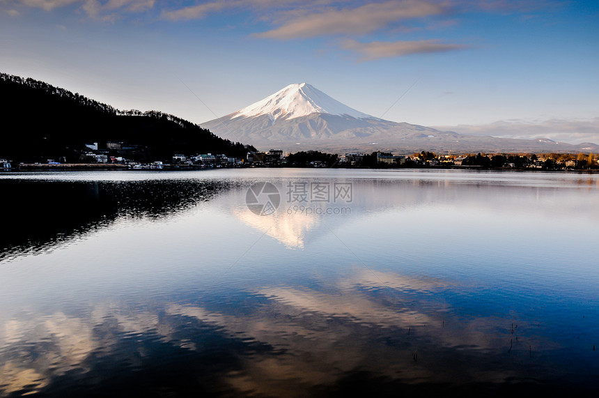 秋天的富士山河口湖雪景图片