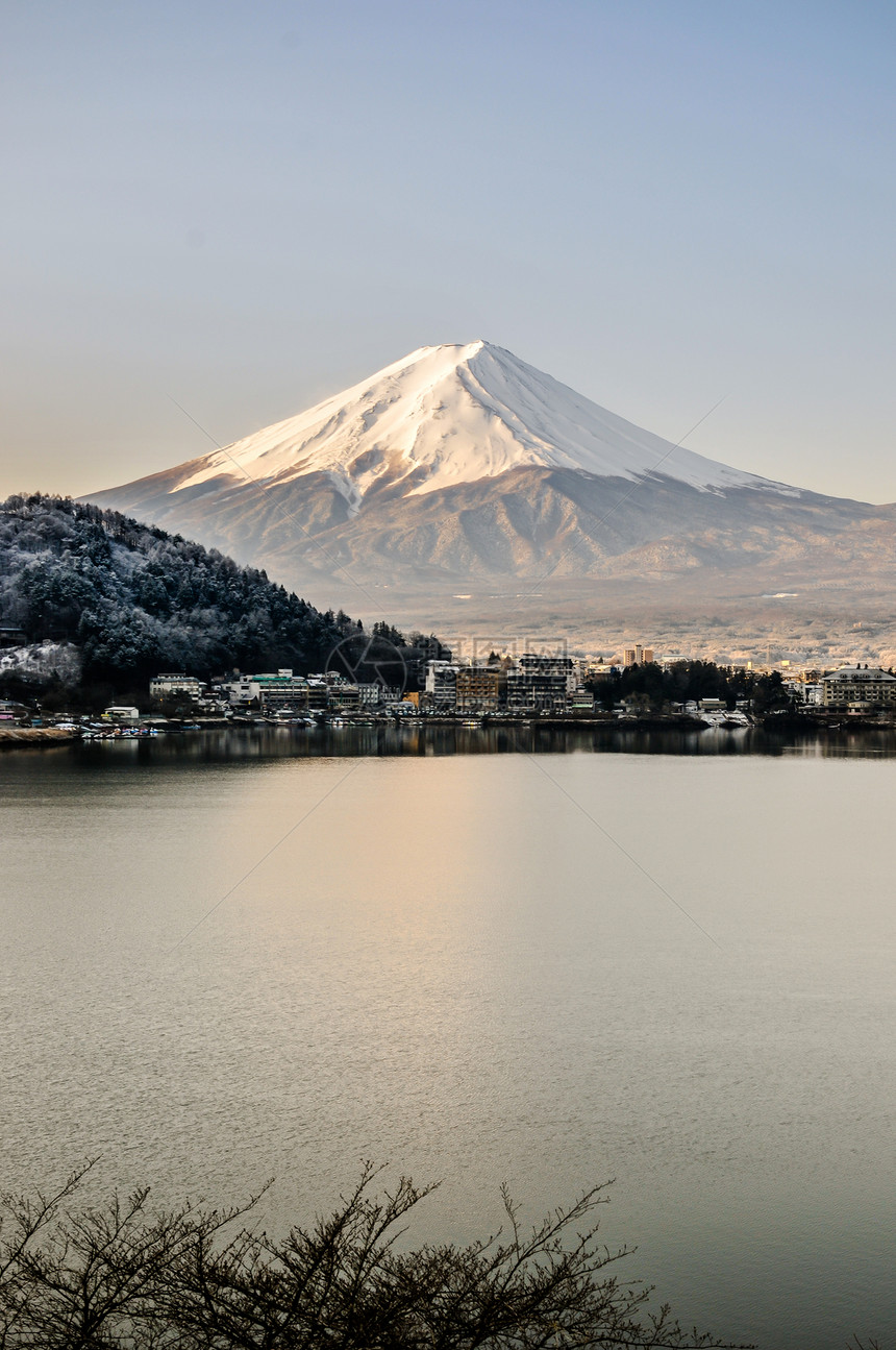 秋天的富士山河口湖雪景图片