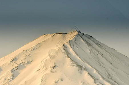 清晨关闭富士山顶图片