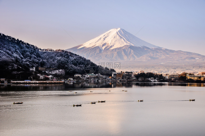 秋天的富士山河口湖雪景图片