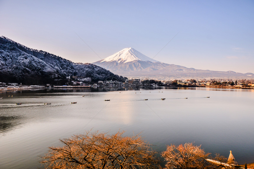 秋天的富士山河口湖雪景图片