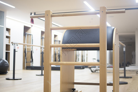 卡迪拉克Pilates机械健身训练健身房设背景