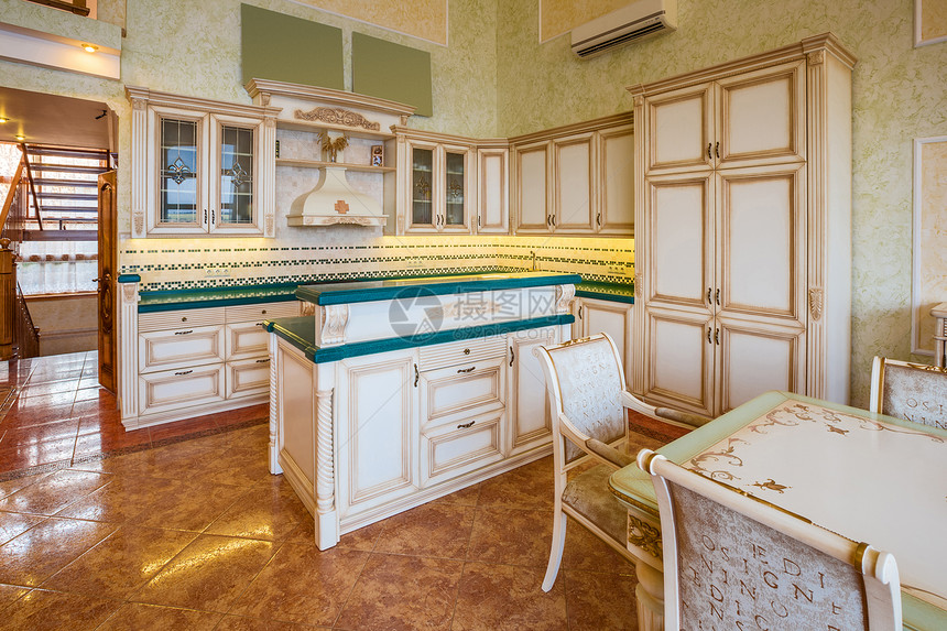 室内设计一个豪华的现代厨房图片