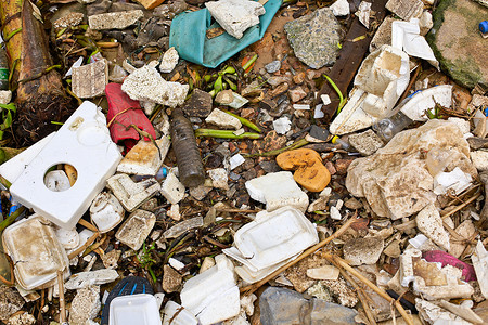 沙滩上的废物造成环境污染海洋滩图片