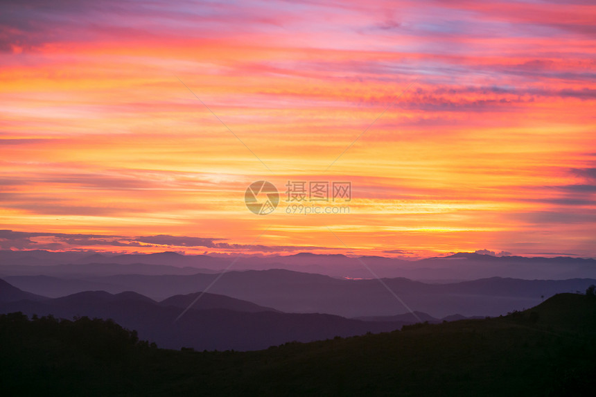 太阳从早晨升起图片