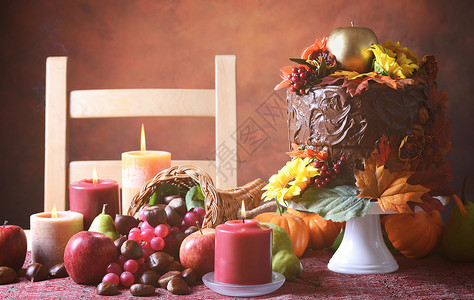 美丽的感恩节秋天桌布置秋季主题巧克力蛋糕图片