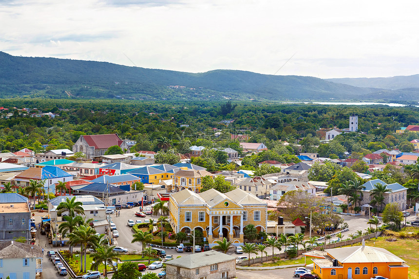 加勒比海牙买加岛的法尔茅斯港有老房子和免税区从上面图片