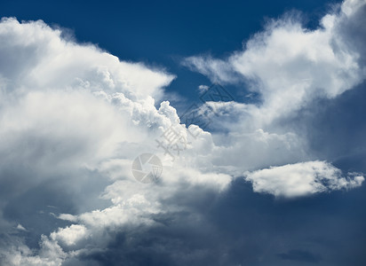 经典云彩景色蓝色天空图片