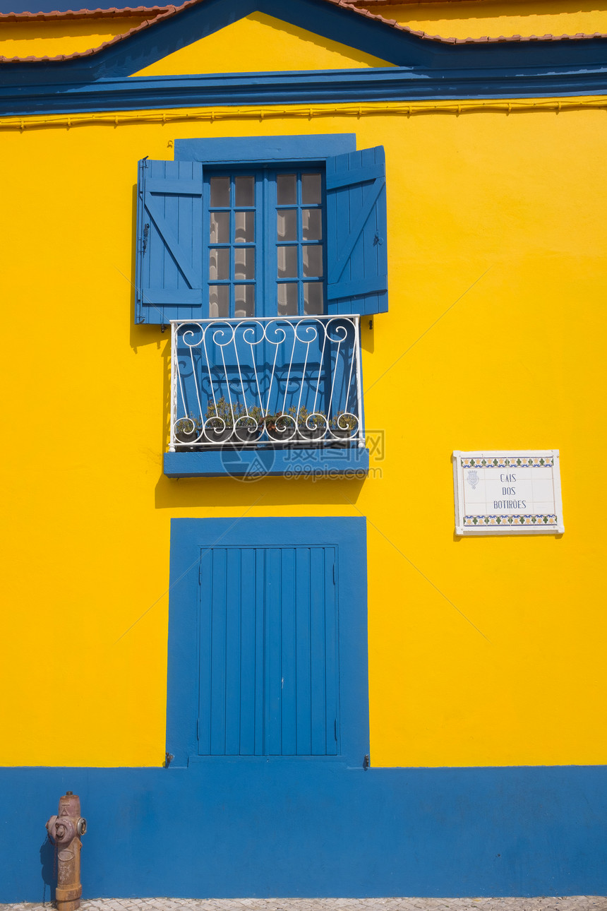 葡萄牙阿韦罗传统的彩色传统房屋外观位于图片