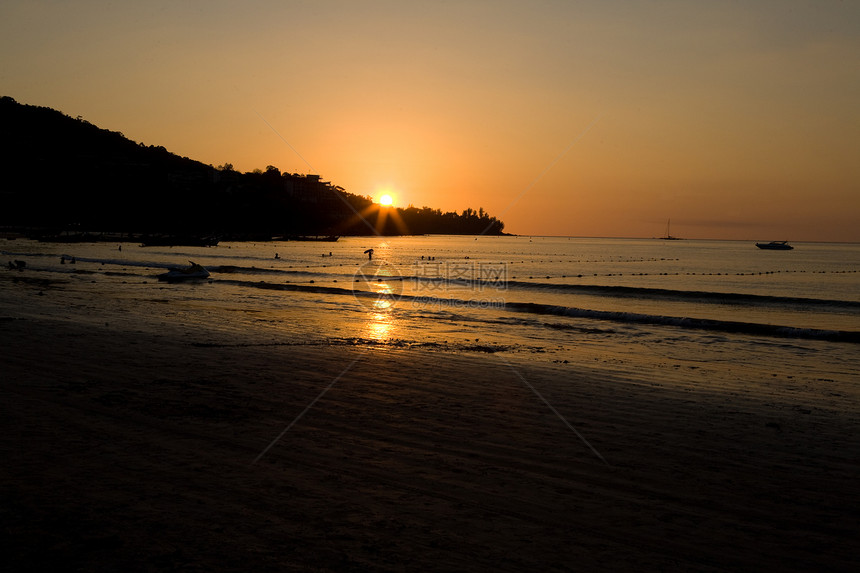 热带沙滩美丽的日落泰图片