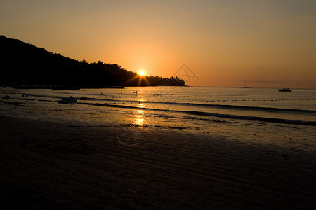热带沙滩美丽的日落泰图片