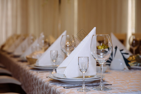 装饰精美的婚礼餐厅庆祝的五颜六色的装饰美丽的新娘内饰宴背景图片