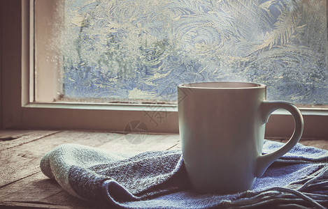 窗台上的茶杯有图片