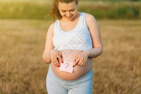 9个月有9个月的怀孕妇女怀着带图片