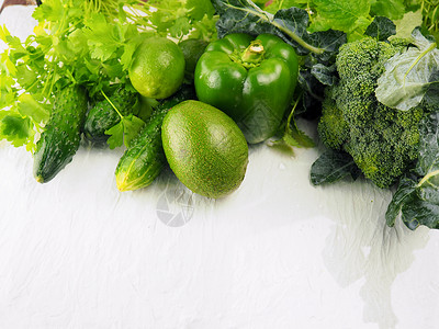 新鲜绿色蔬菜饮食或健康食品概念图片