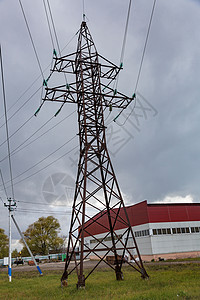 高压输电线巨大的金属机架图片