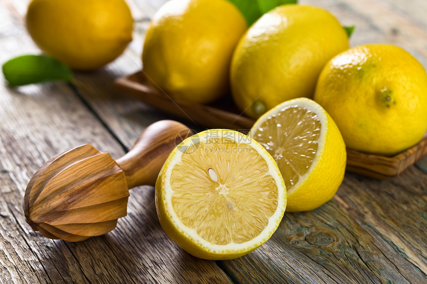 果汁成熟的柠檬和图片